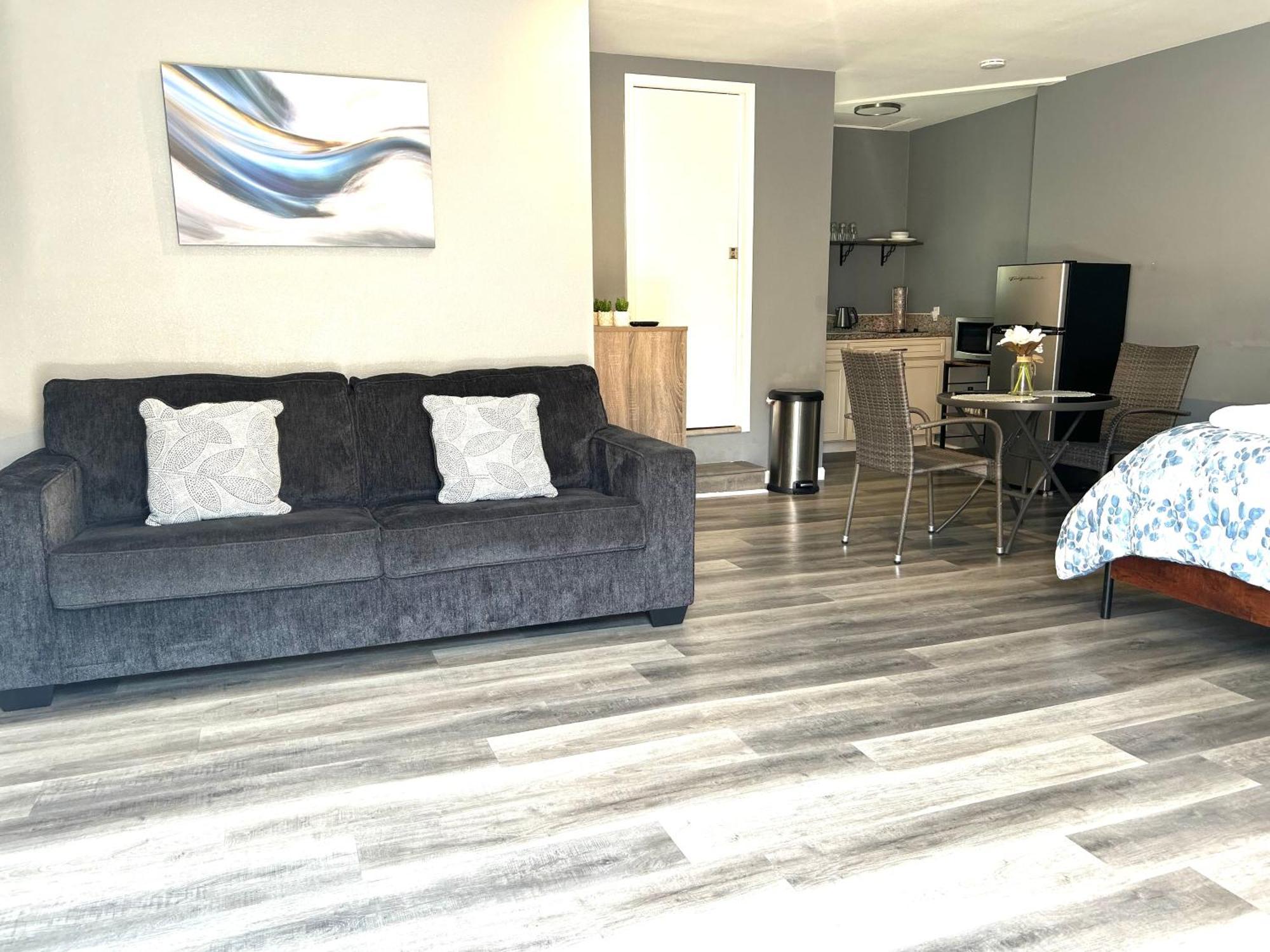 Spacious Studio With Private Entry Lembah Moreno Luaran gambar