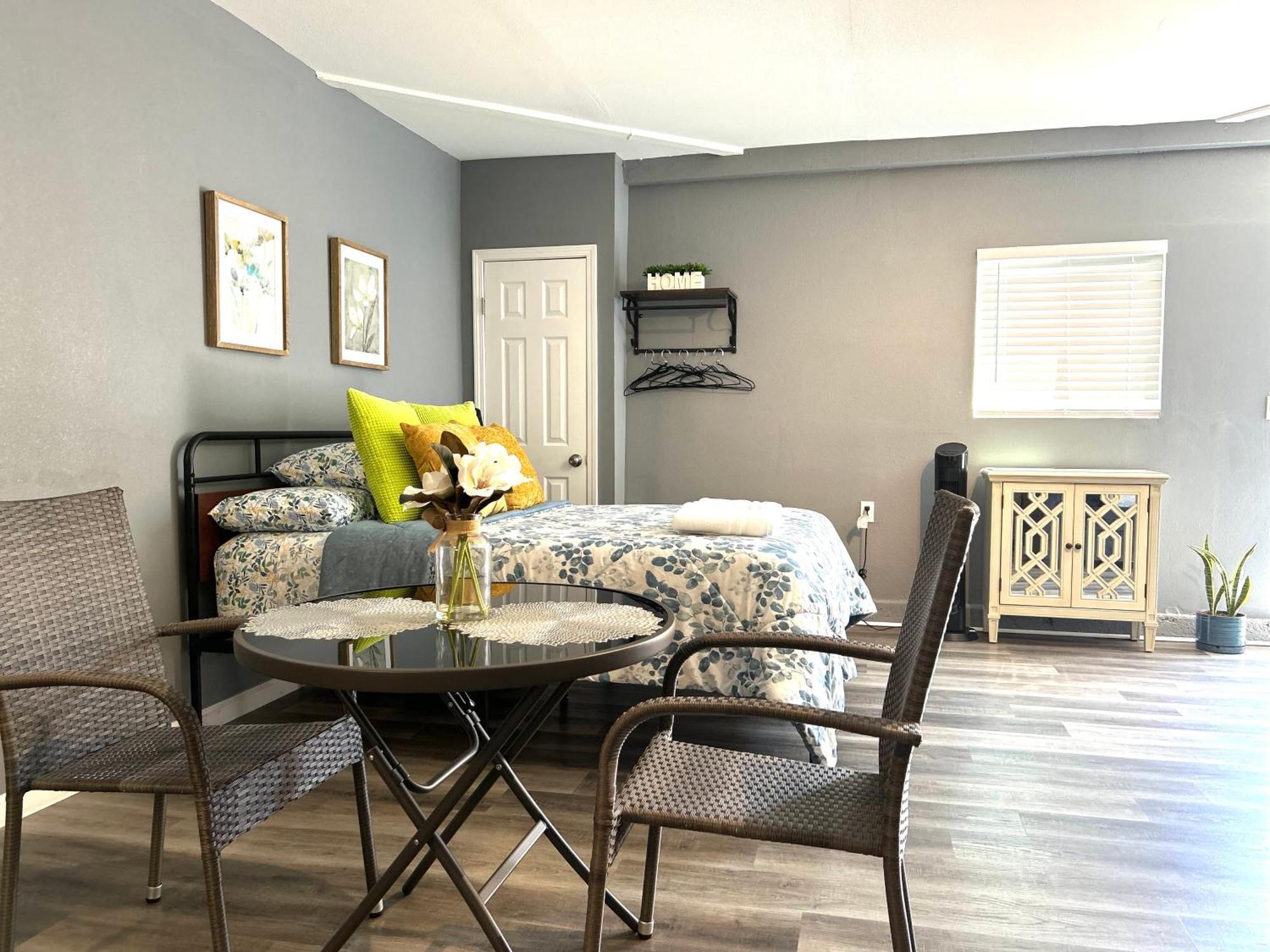 Spacious Studio With Private Entry Lembah Moreno Luaran gambar
